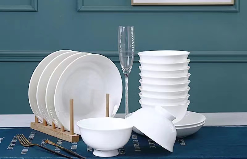 Deadly imitation porcelain tableware exposed